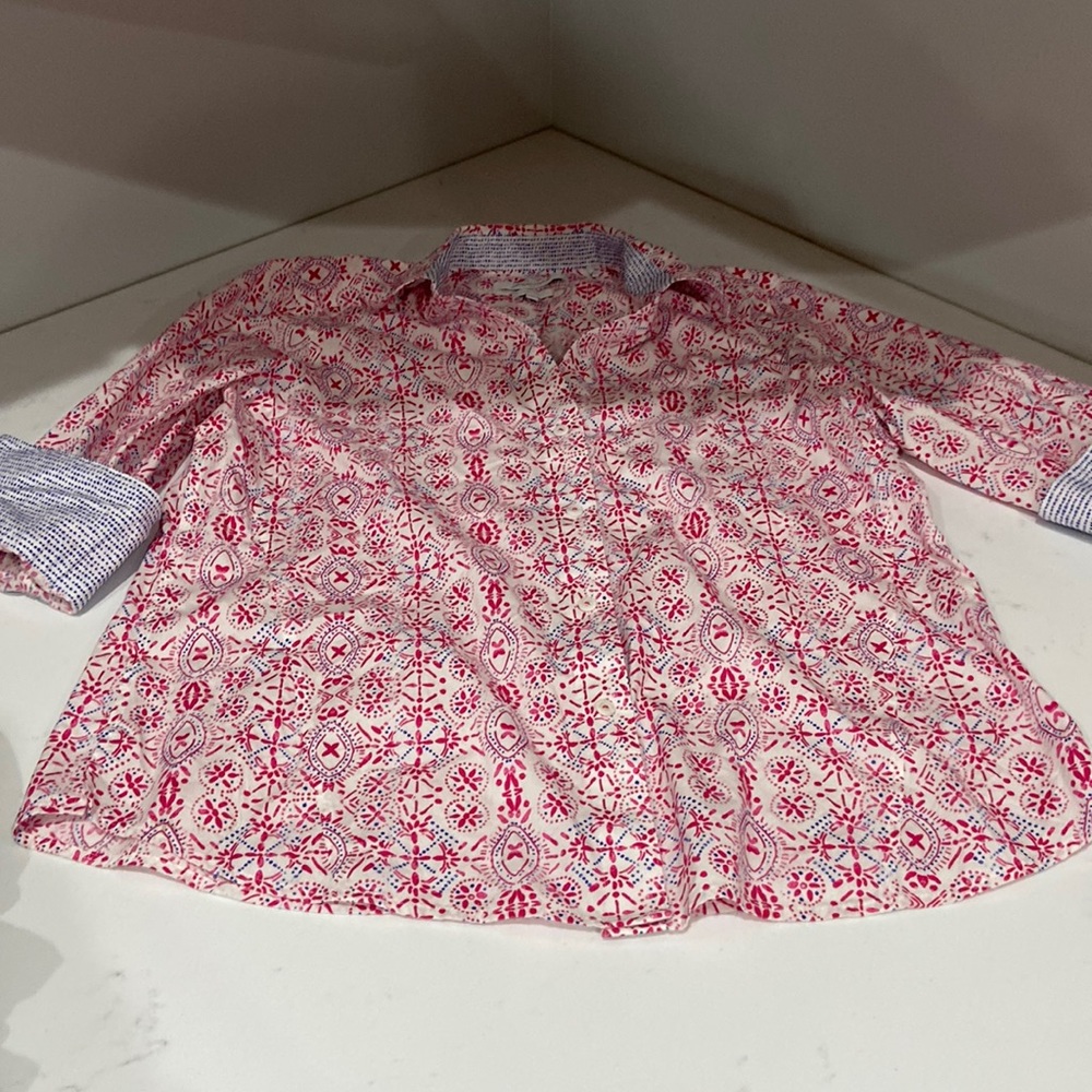Foxcroft NYC easy care large button down beautiful pink and blue color combo 💕